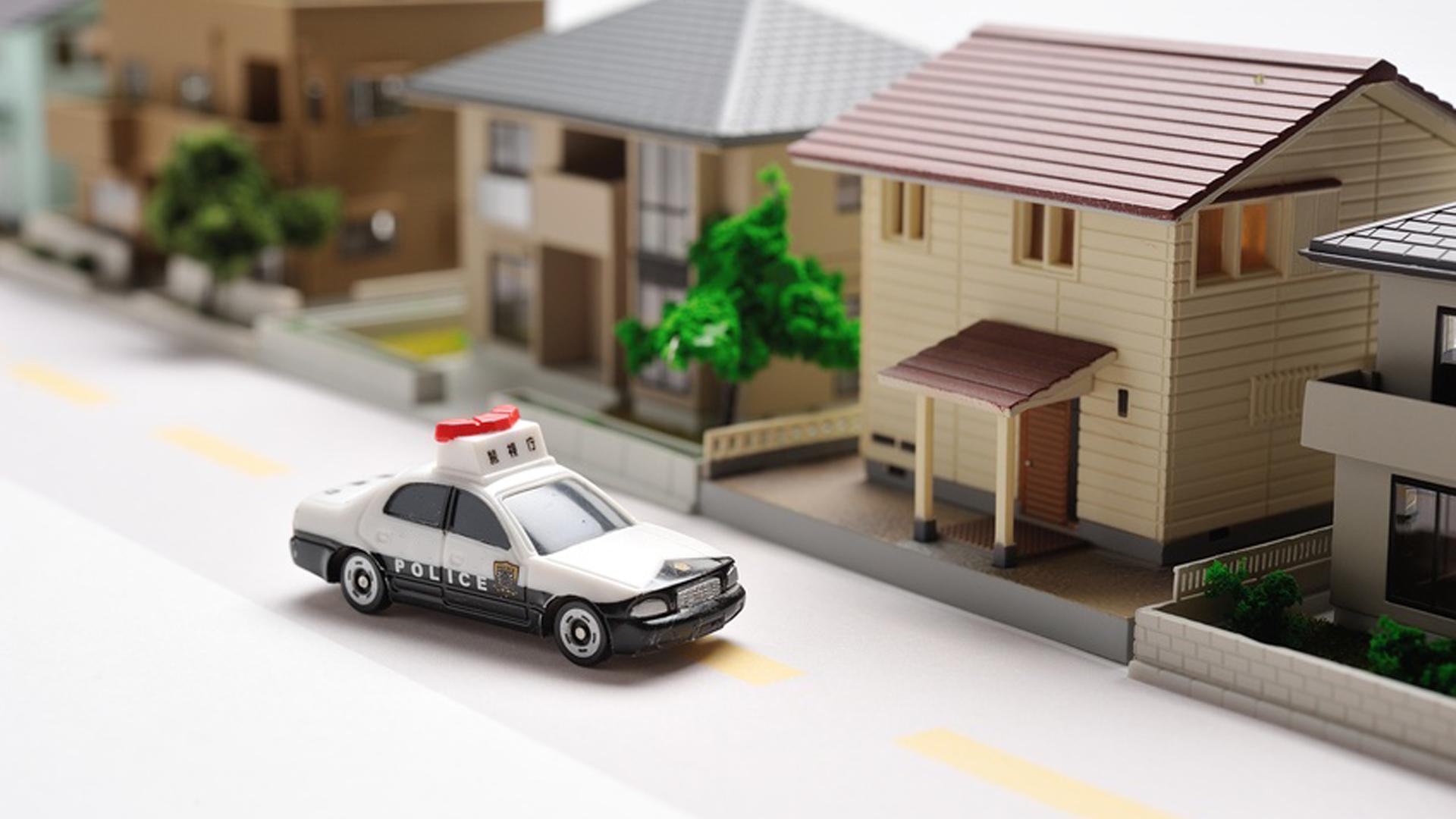 WHEN TO CALL THE COPS ON YOUR NEIGHBOURS