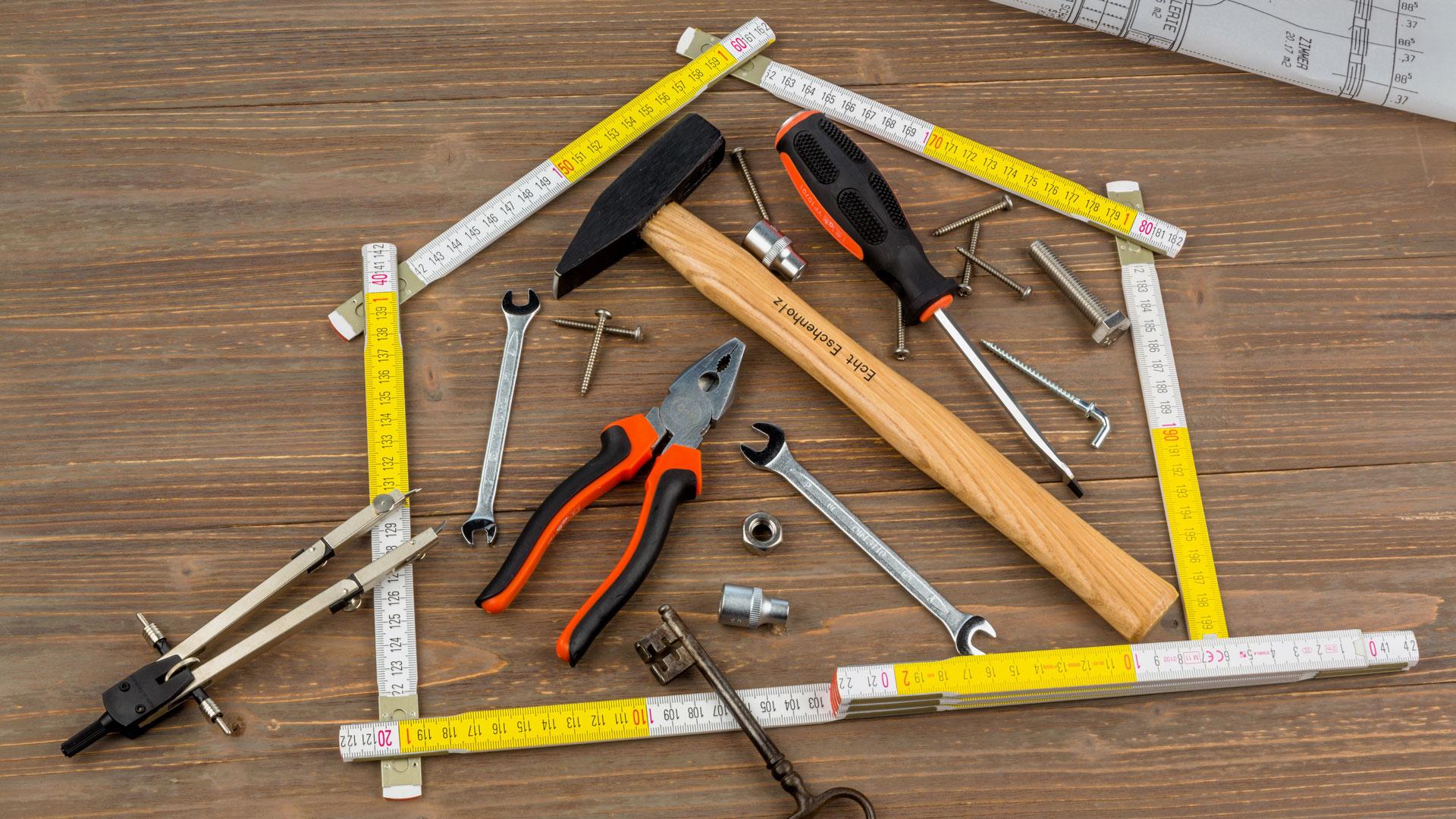 PROS & CONS OF CONVERTING A GARAGE INTO A LIVING SPACE