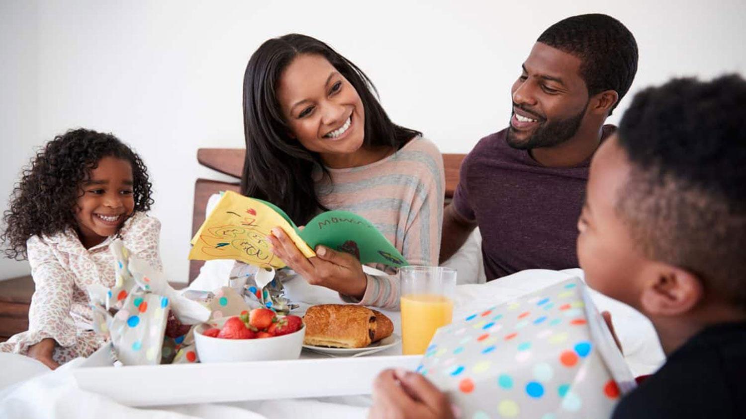 HOW TO TREAT MOM AT HOME THIS MOTHER'S DAY