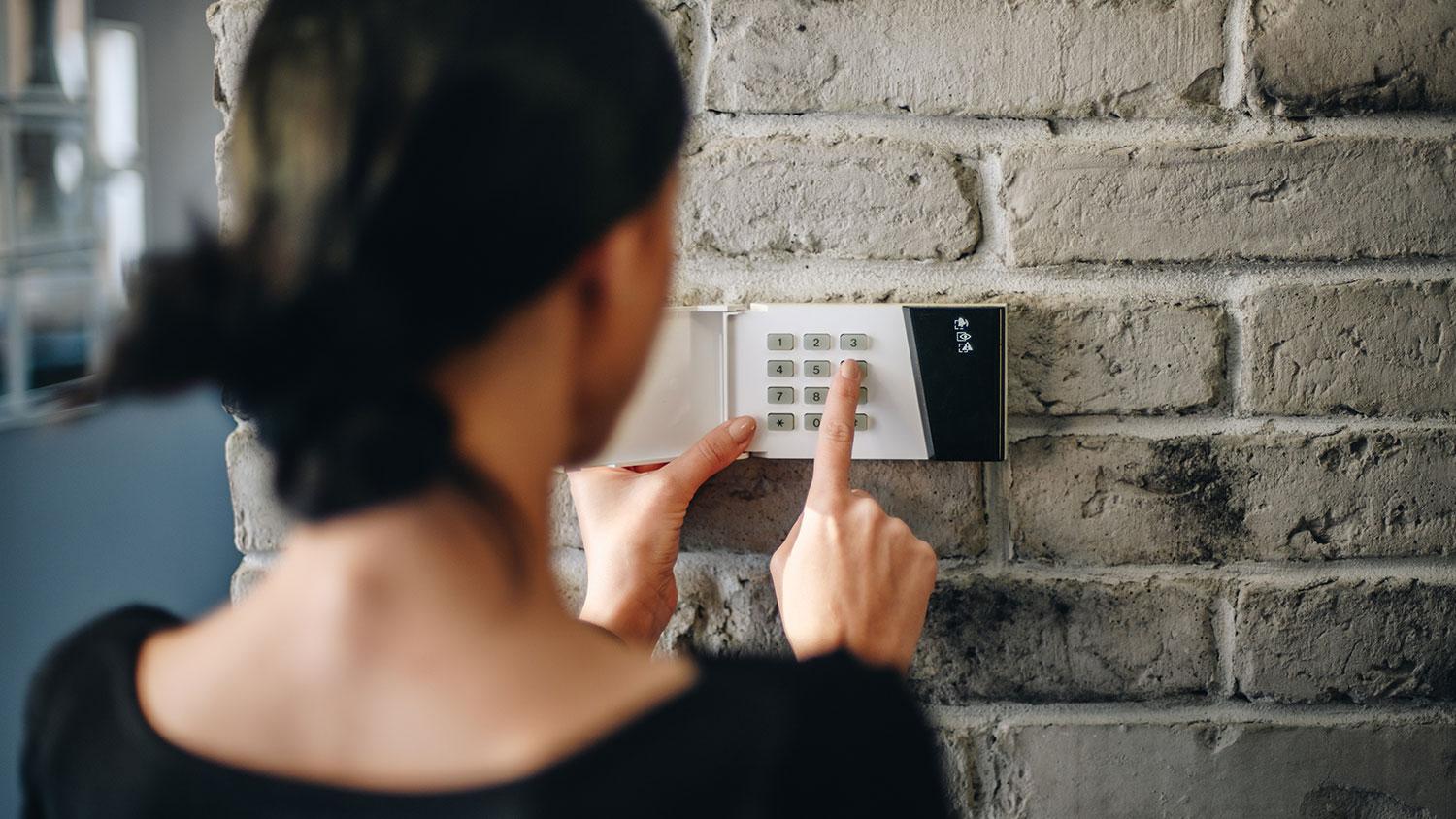 TOP 5 REASONS TO INVEST IN A HOME SECURITY SYSTEM