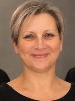 Jacqui Van Zyl
