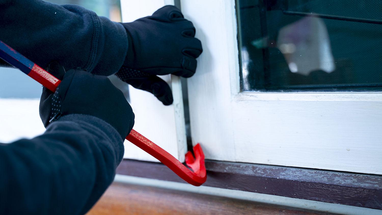 HOW TO PROTECT YOUR HOME BY THINKING LIKE A BURGLAR